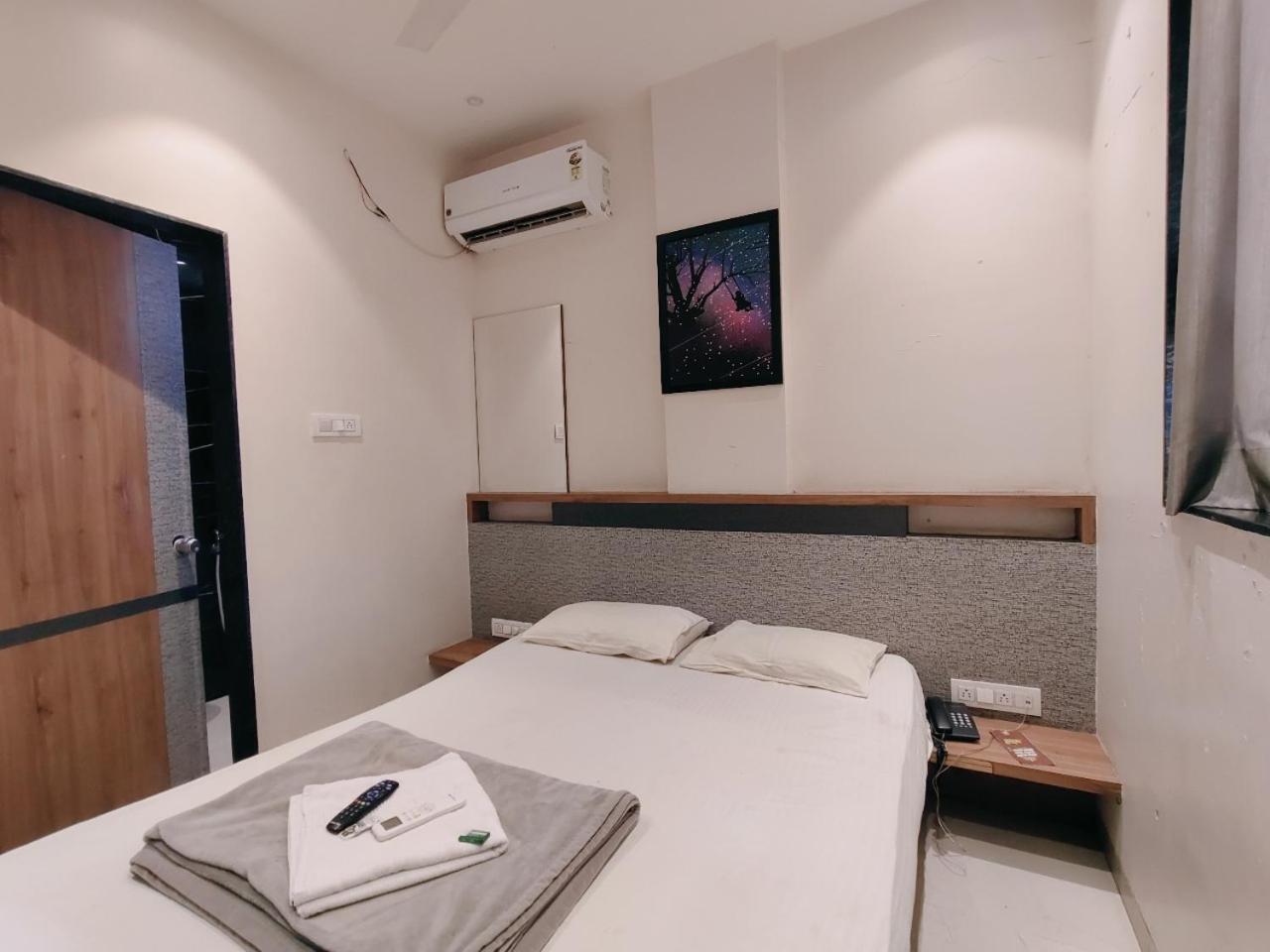 Hotel Pragati Inn Ahmednagar Eksteriør bilde