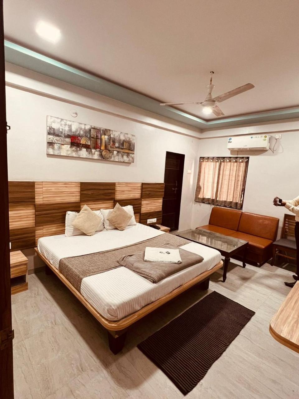 Hotel Pragati Inn Ahmednagar Eksteriør bilde