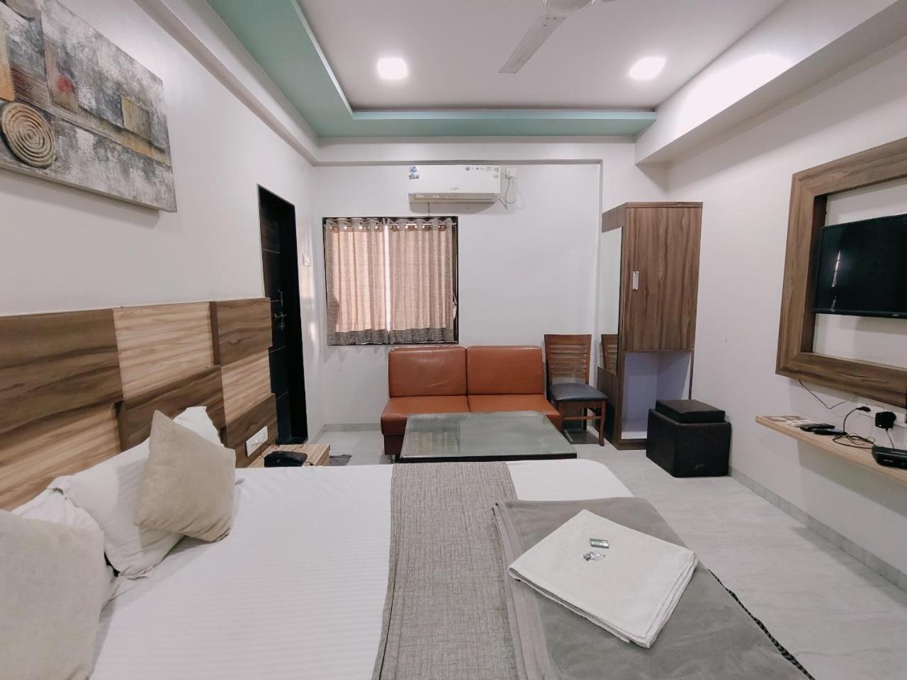 Hotel Pragati Inn Ahmednagar Eksteriør bilde
