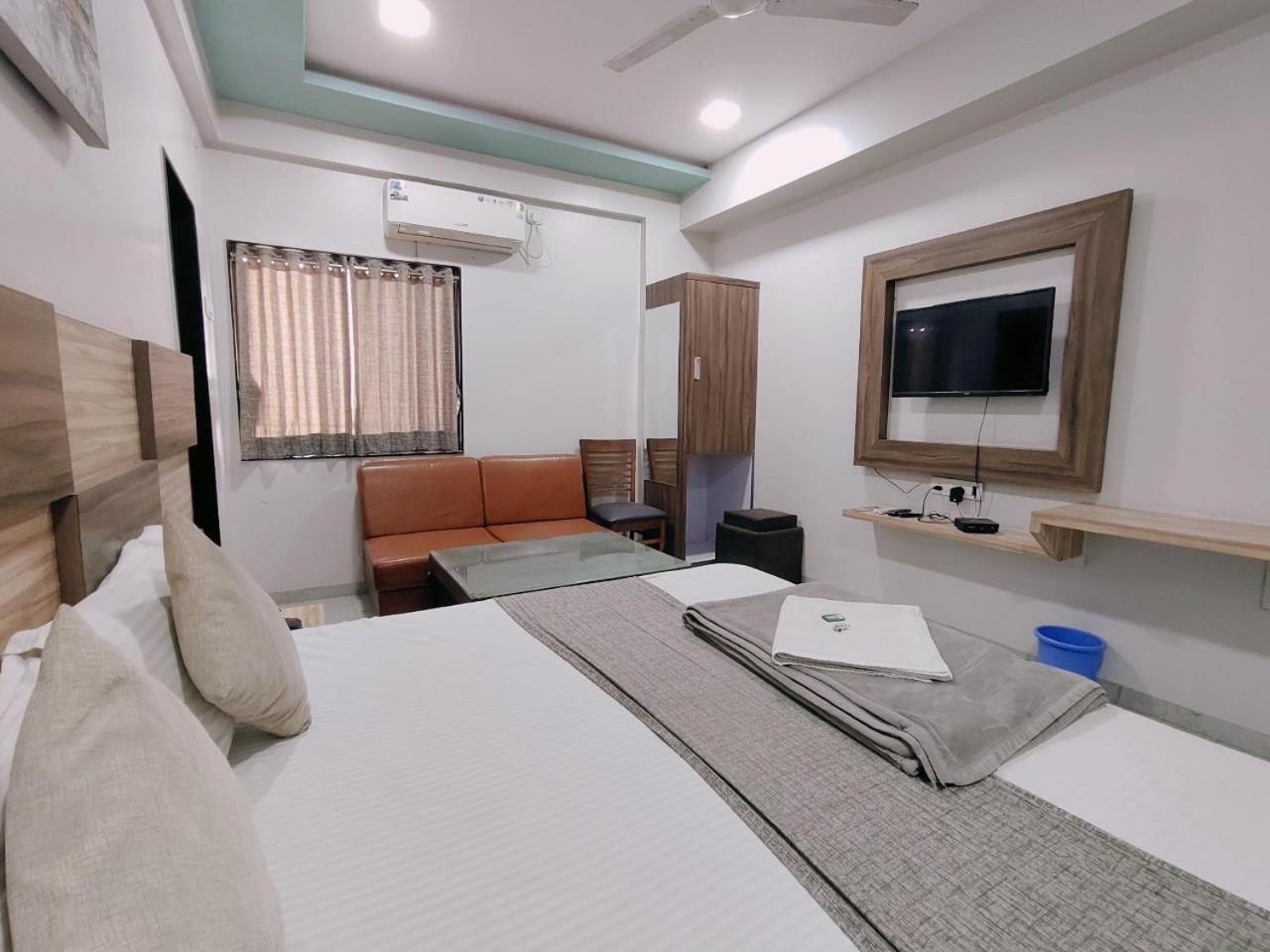 Hotel Pragati Inn Ahmednagar Eksteriør bilde