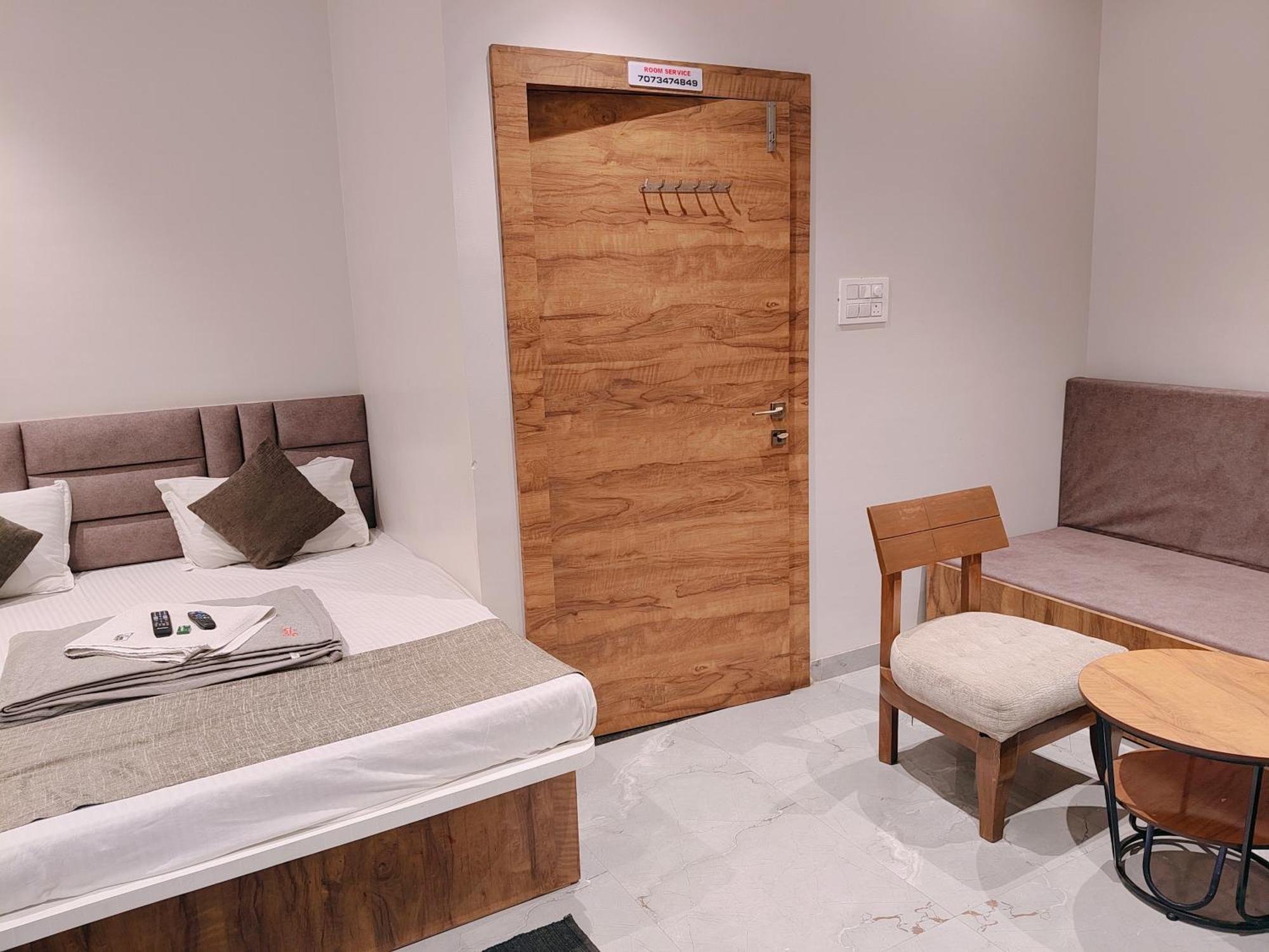 Hotel Pragati Inn Ahmednagar Eksteriør bilde