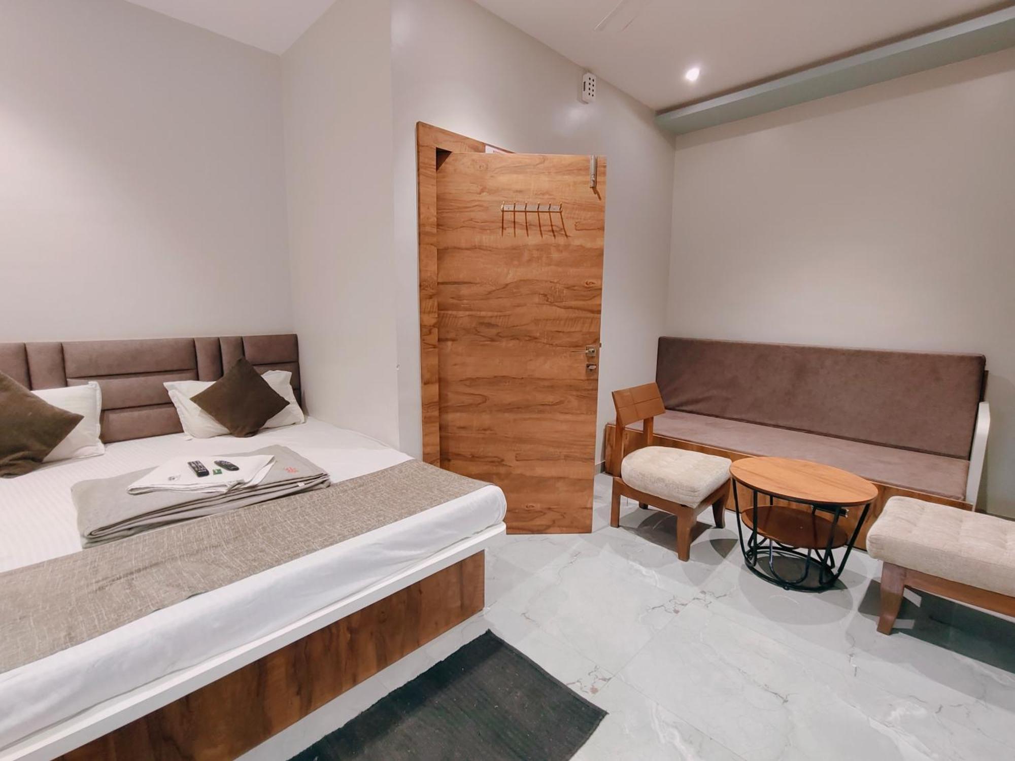 Hotel Pragati Inn Ahmednagar Eksteriør bilde