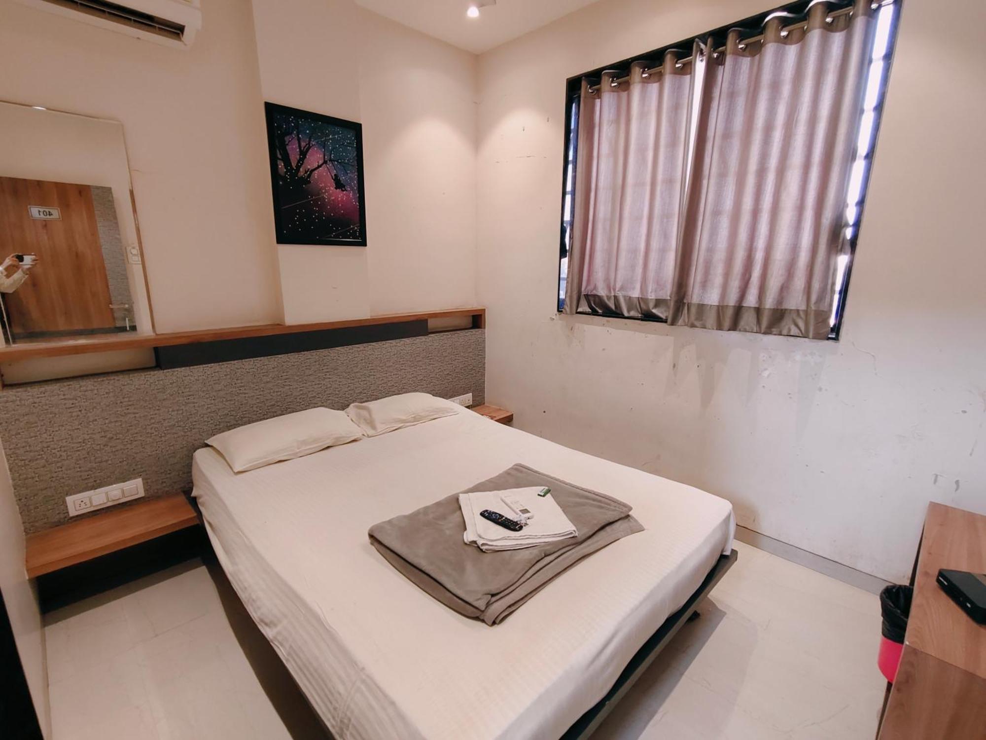 Hotel Pragati Inn Ahmednagar Eksteriør bilde