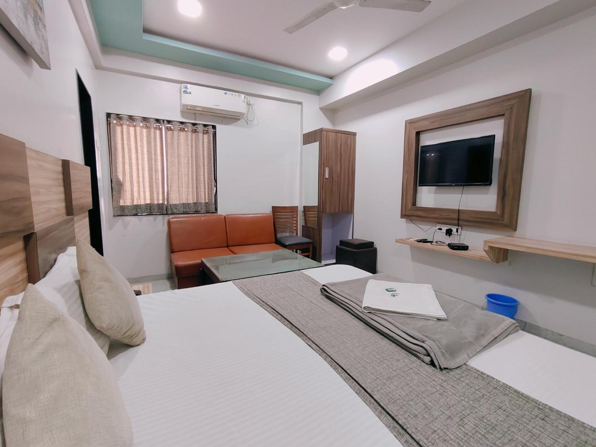 Hotel Pragati Inn Ahmednagar Eksteriør bilde