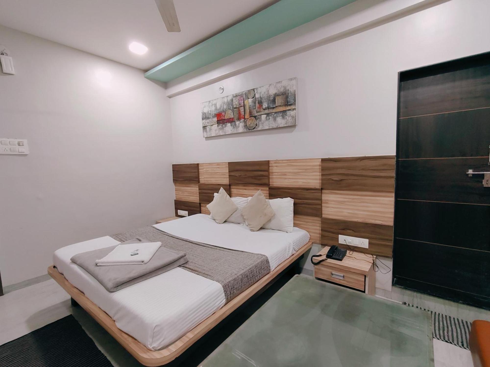 Hotel Pragati Inn Ahmednagar Eksteriør bilde