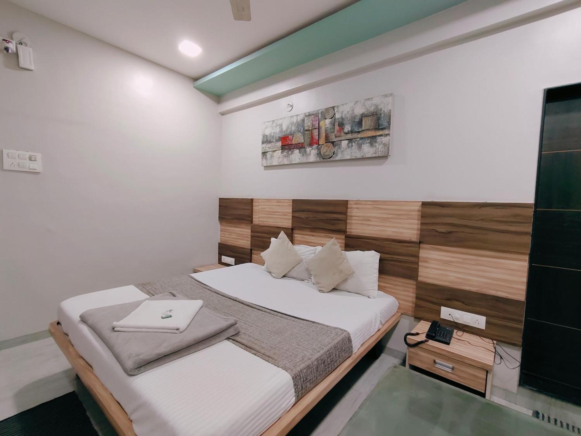 Hotel Pragati Inn Ahmednagar Eksteriør bilde
