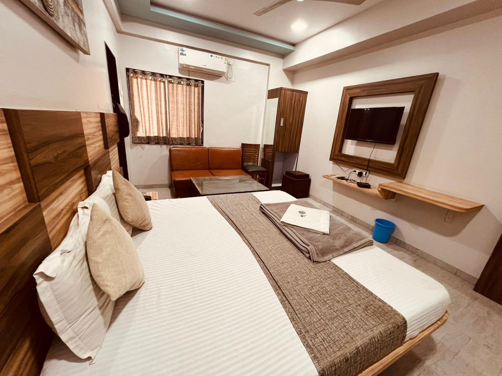 Hotel Pragati Inn Ahmednagar Eksteriør bilde